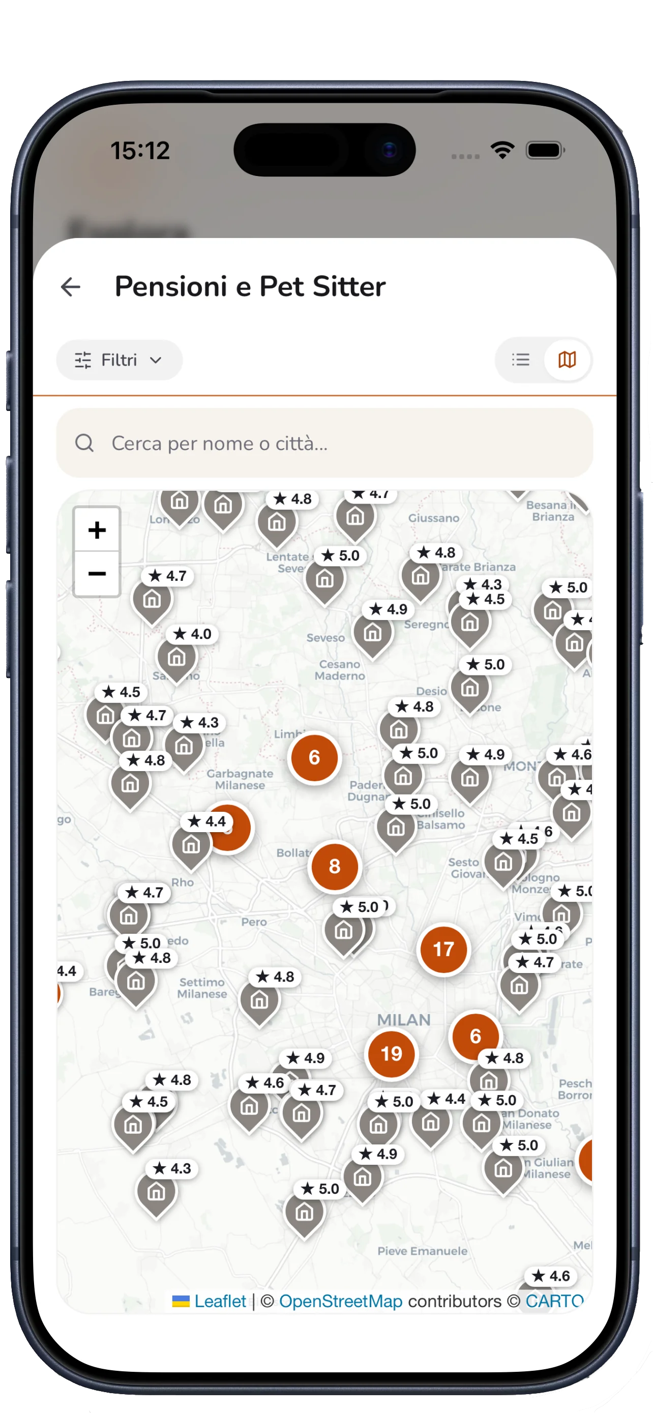 Schermata Esplora di IntornoAPet con mappa di pensioni e pet sitter vicino all'utente, filtri per strutture verificate e valutazione minima